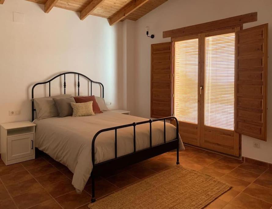 La Llobatera Casa Rural Les Coves de Vinroma Экстерьер фото